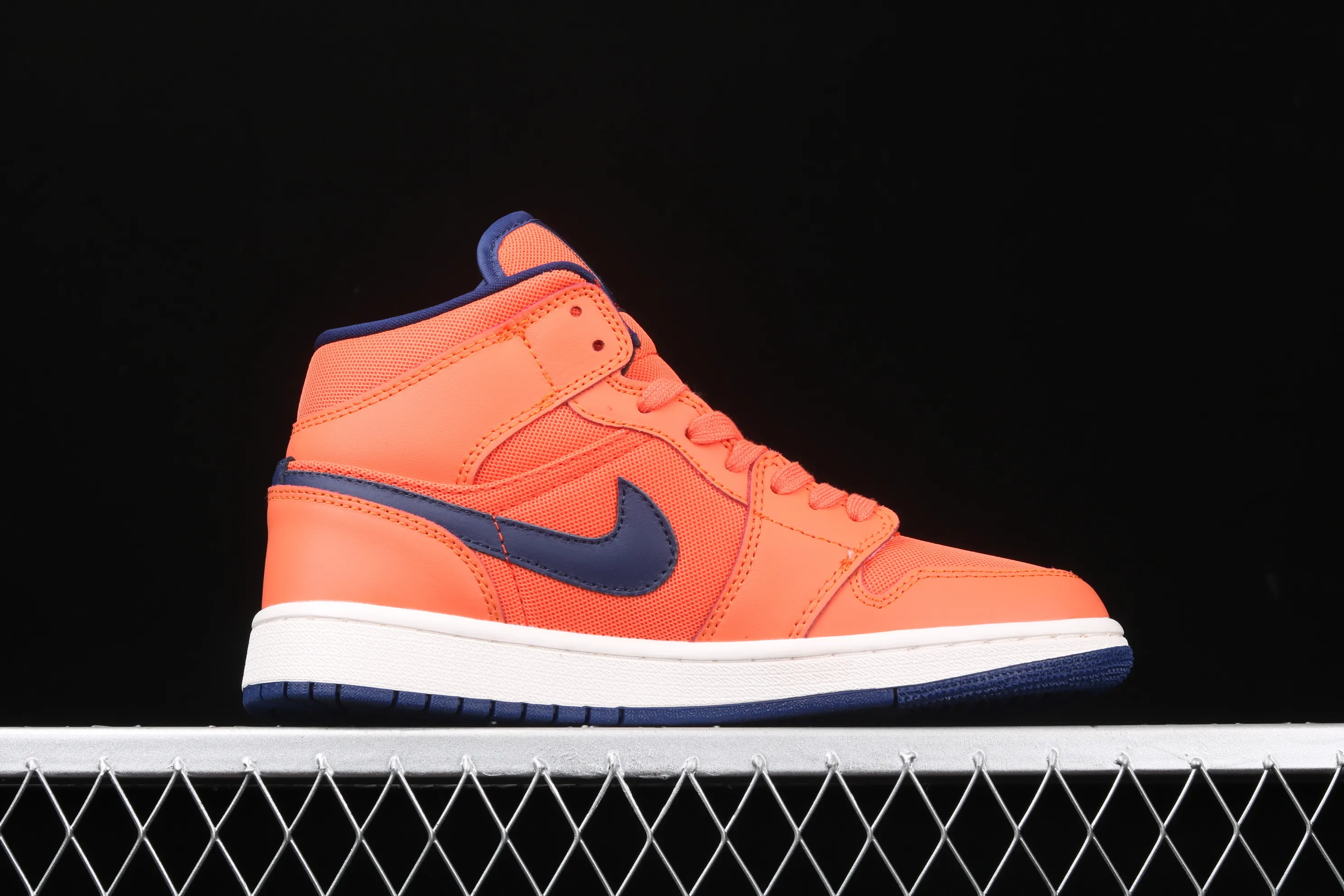 All categories Air Jordan Jordan series basketball shoes Air Jordan 1 Mid Air Jordan 1 Mid AJ1 Joe 1 Zhongbang blue and orange basketball shoes CD7240-801